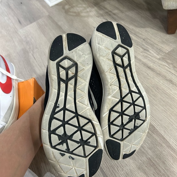 Nike Black Running Shoes - Picture 4 of 4